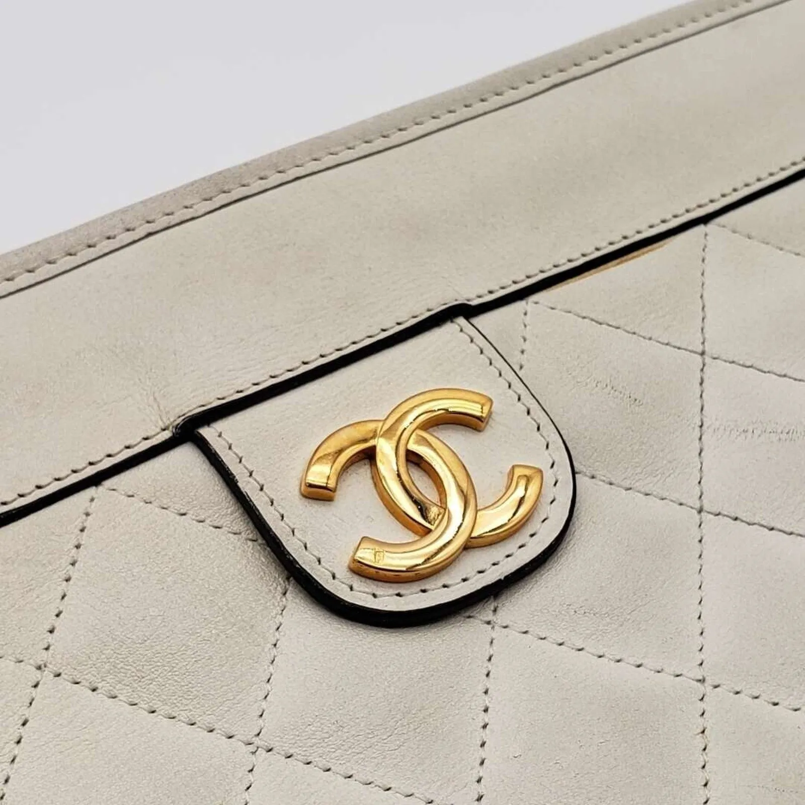 100% Authentic CHANEL Classic Leather Clutch Bag 500-101424
