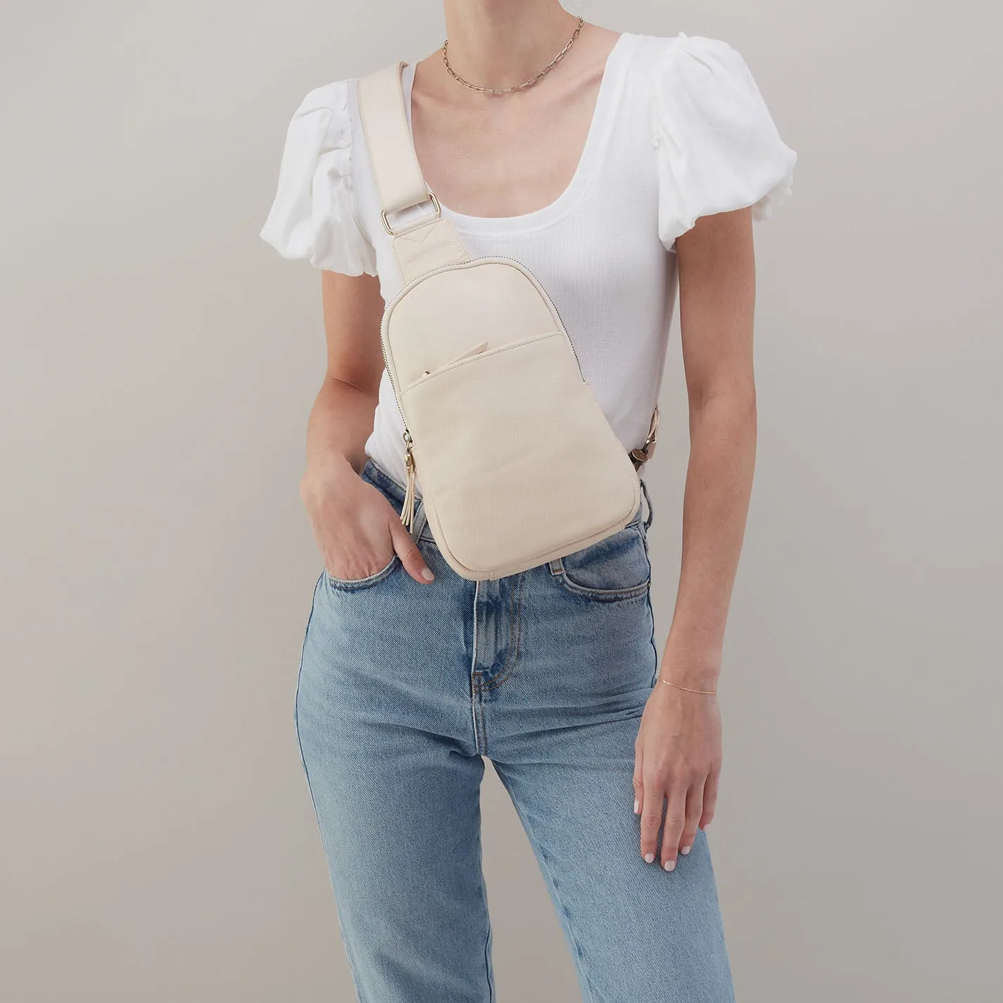 Cass Sling In Pebbled Leather - Cream