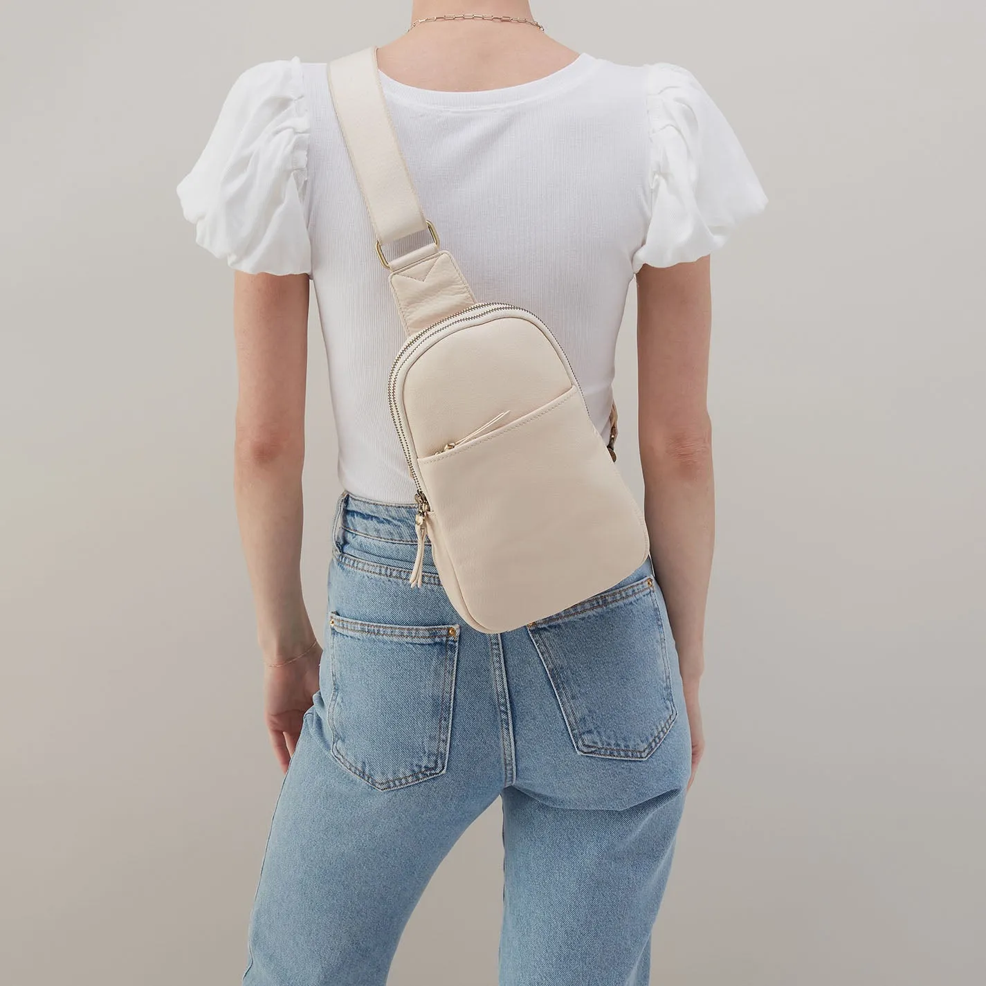 Cass Sling In Pebbled Leather - Cream