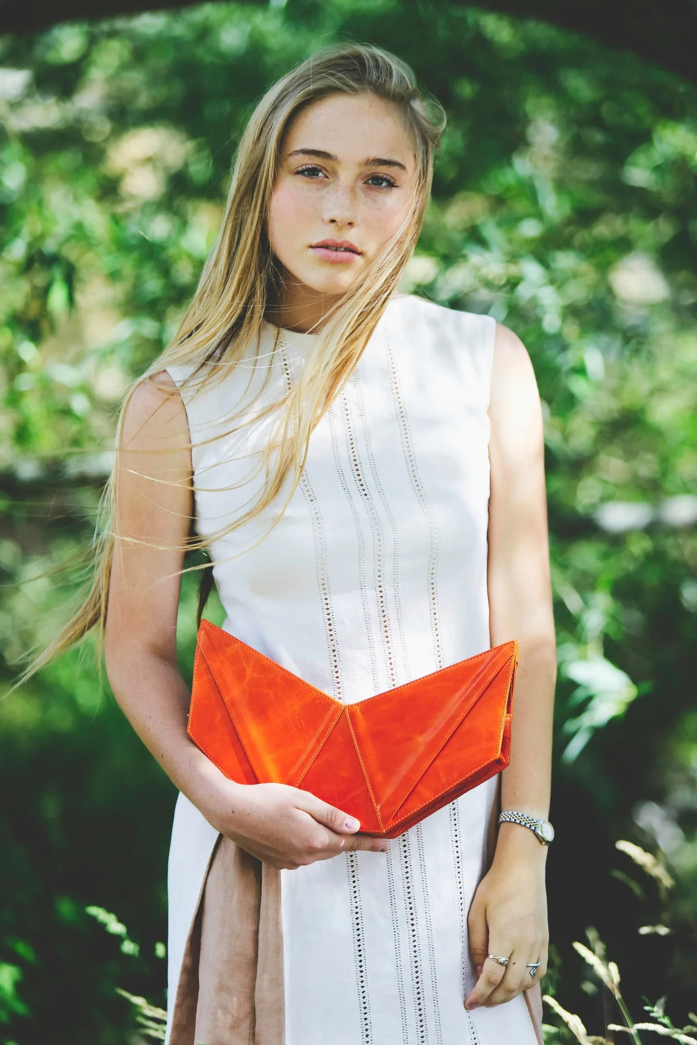 Dareen Hakim Collection Le V Clutch
