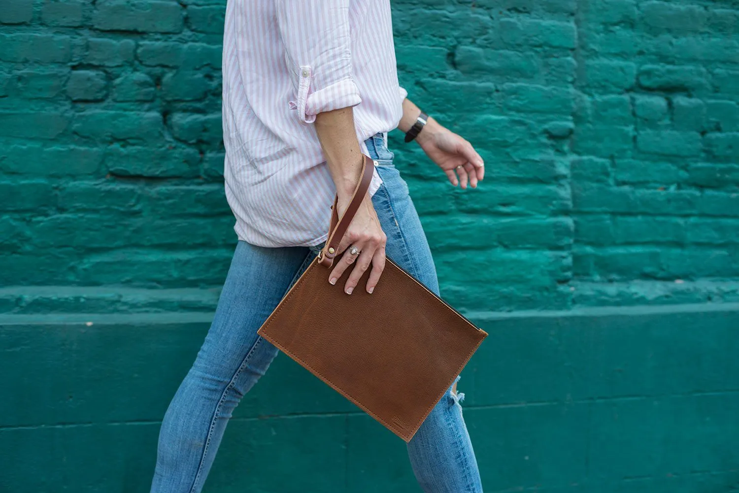 FELICITY ZIPPERED CLUTCH WITH WRISTLET LARGE - CRANBERRY