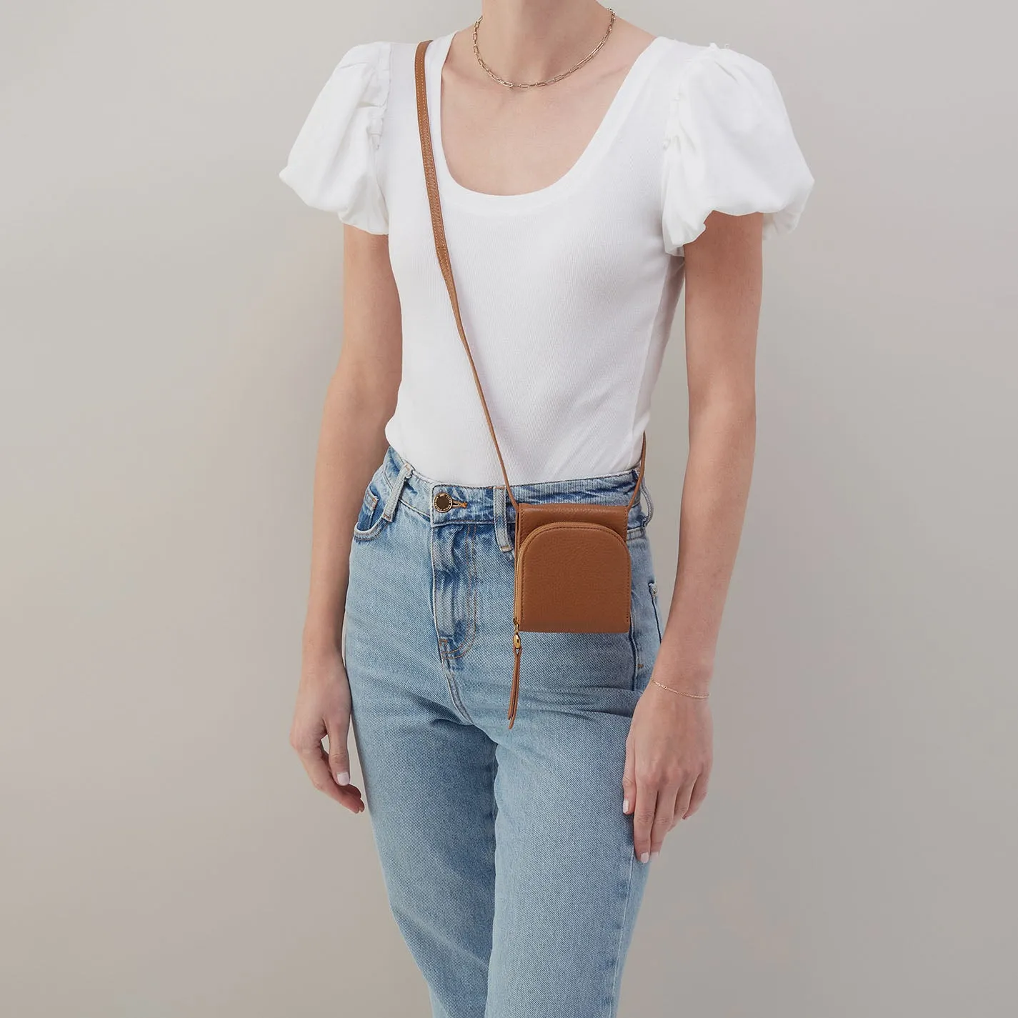 Fern Wallet Crossbody In Pebbled Leather - Warm Honey