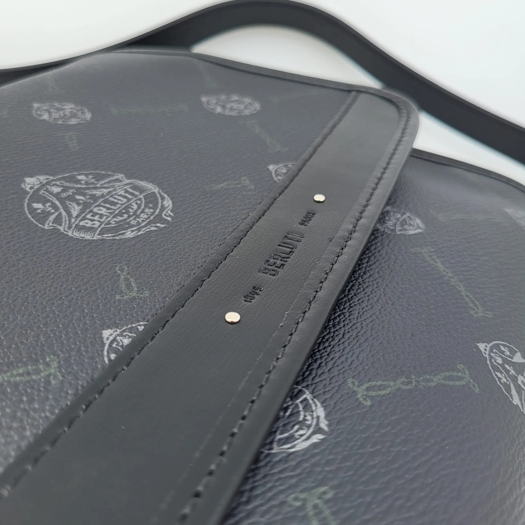 Flaneur PM Messenger Bag
