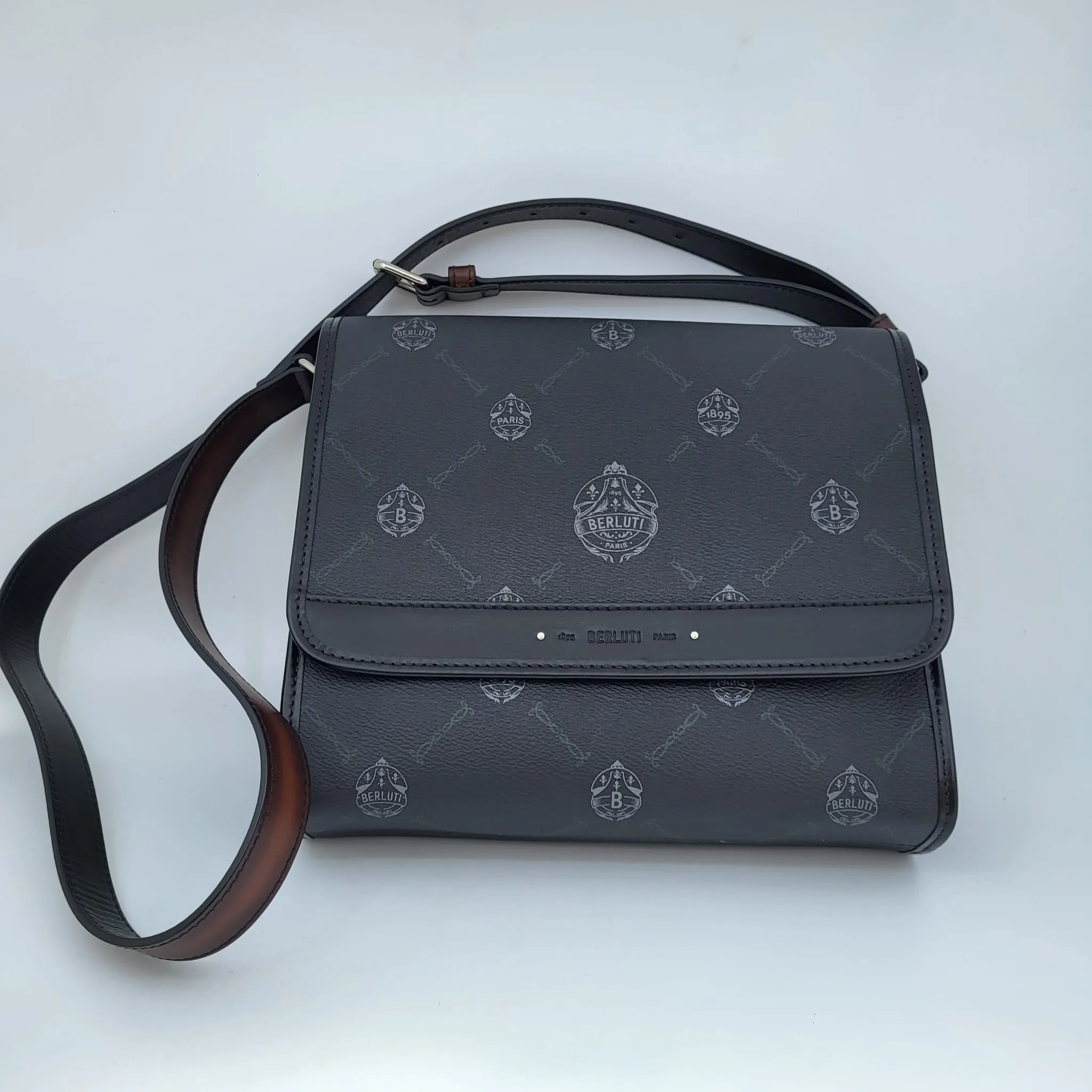 Flaneur PM Messenger Bag