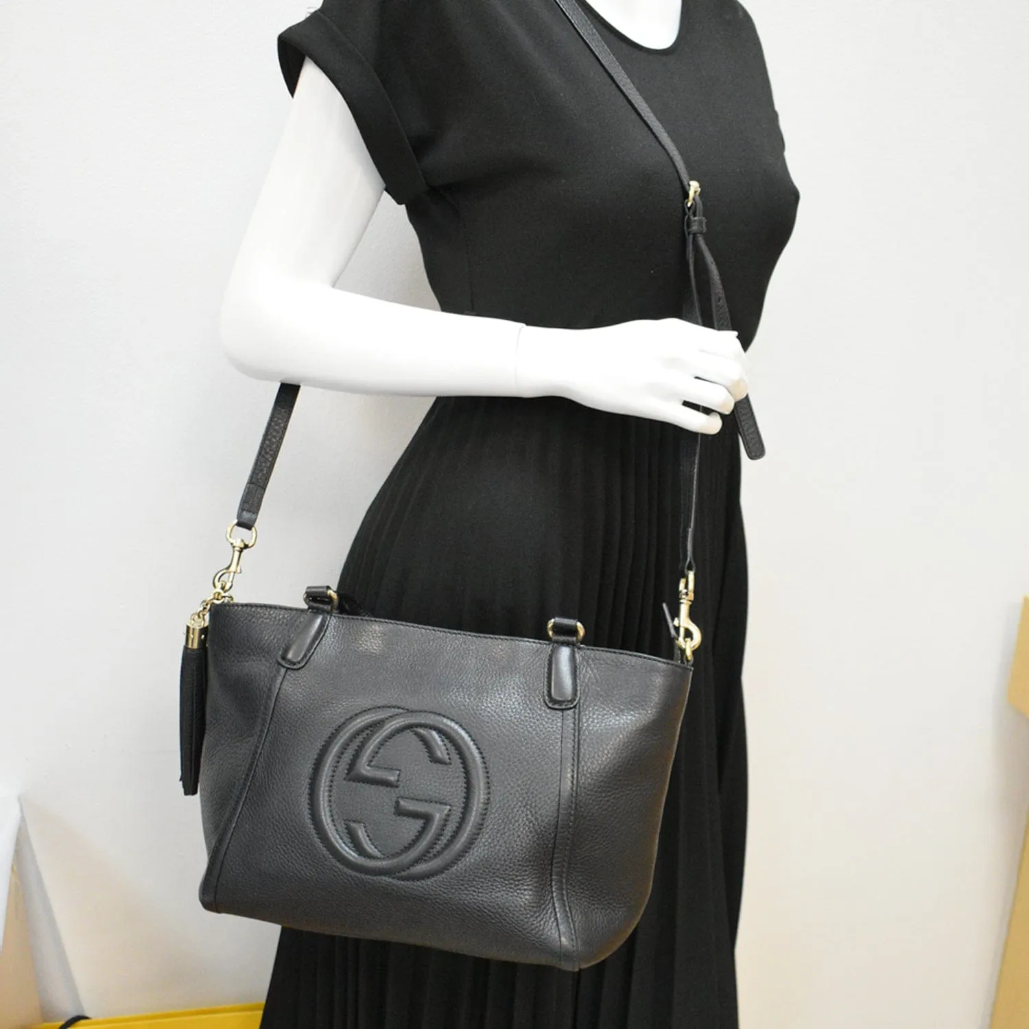 GUCCI Soho Tassel Pebbled Leather Top Handle Crossbody Bag Black 369176