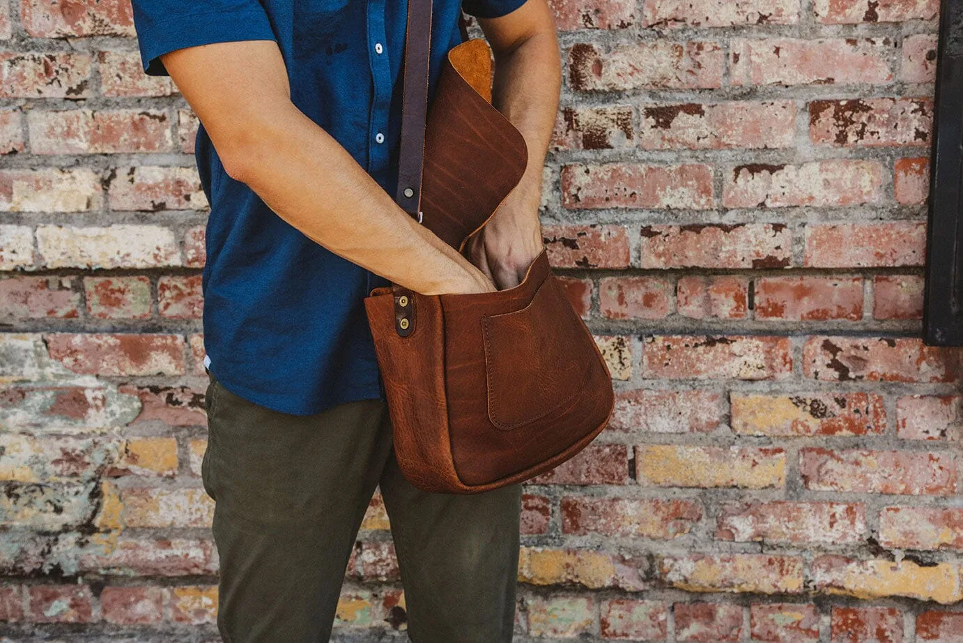 KINDLE LEATHER SATCHEL - HONEY