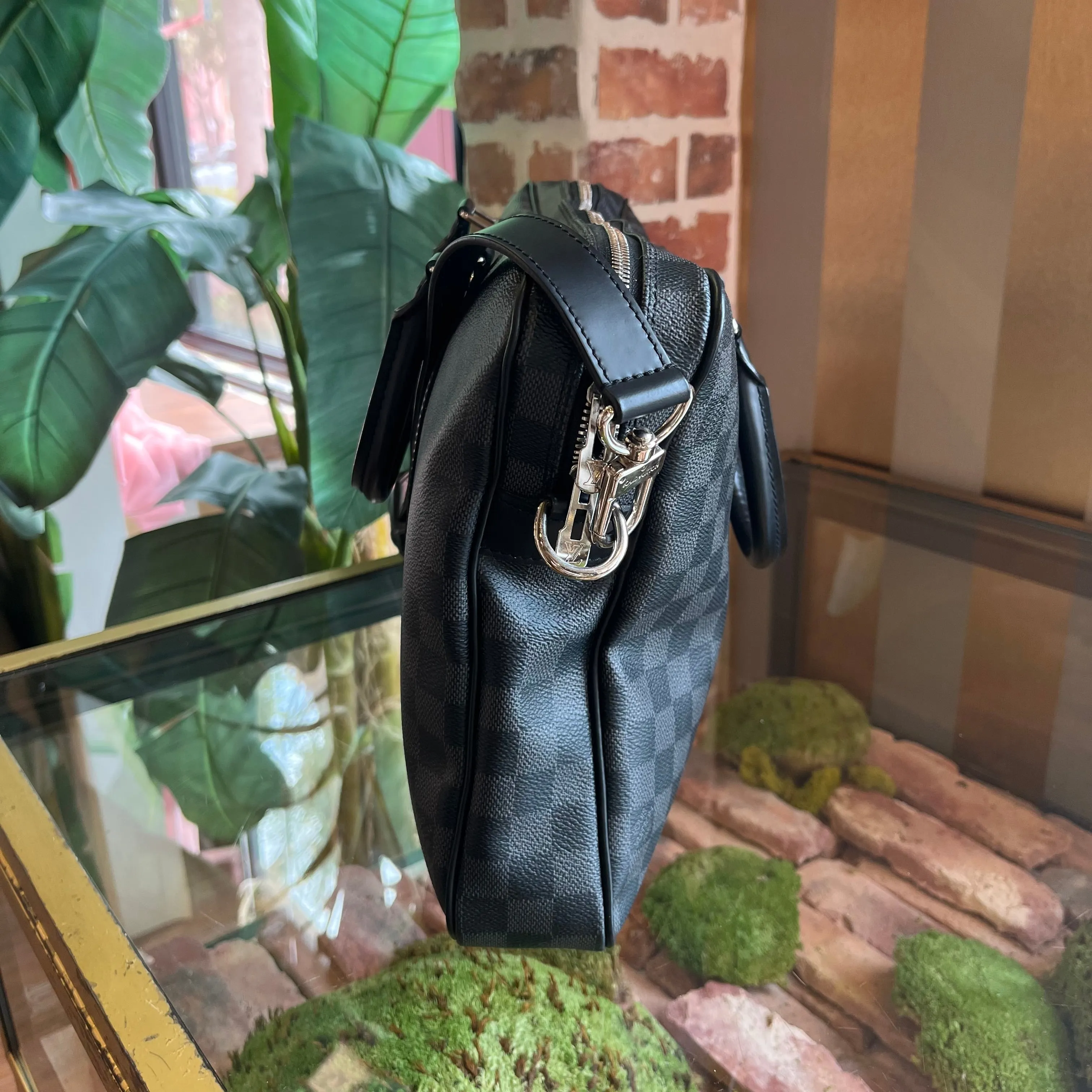 LOUIS VUITTON Porte Documents Voyage Damier Graphite Messenger