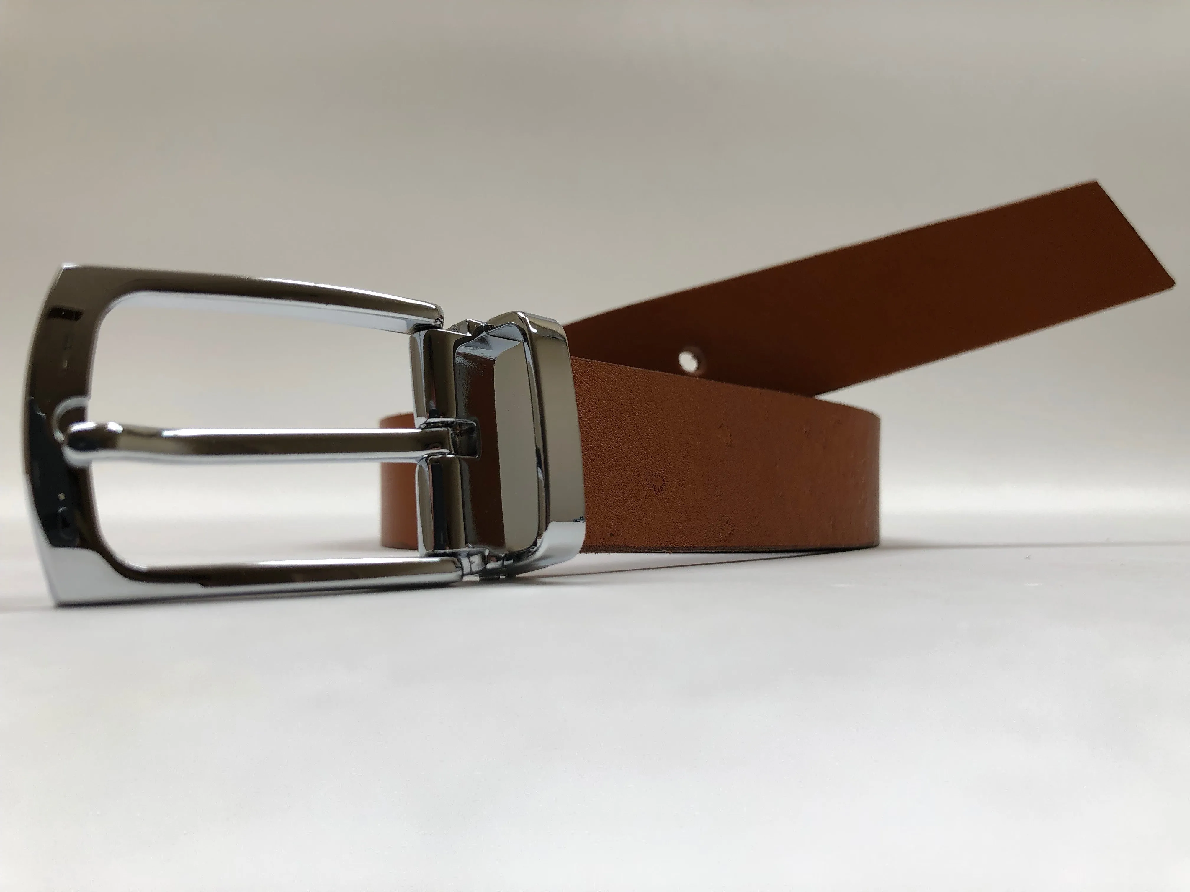 Men's Tan Leather Belt with Silver Tone Buckle 38Z1