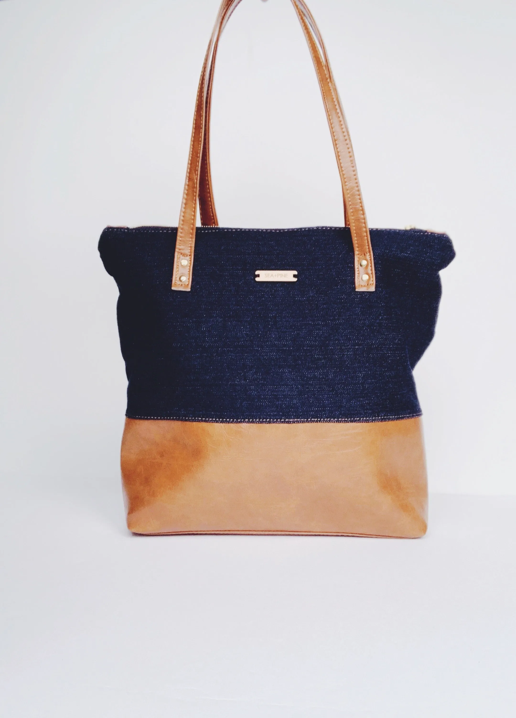 Modern Traveler Backpack | Cream   Cognac