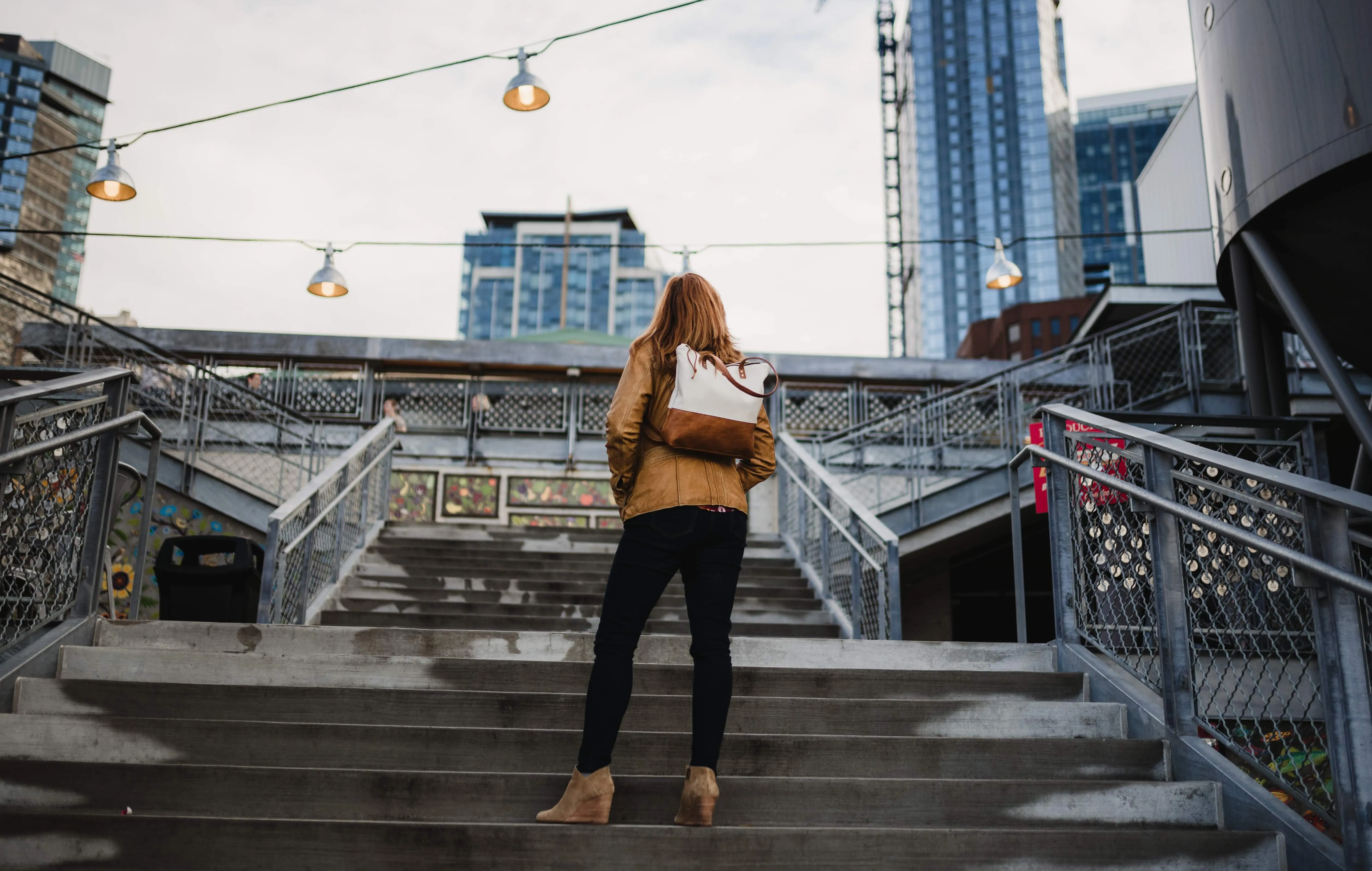 Modern Traveler Backpack | Cream   Cognac
