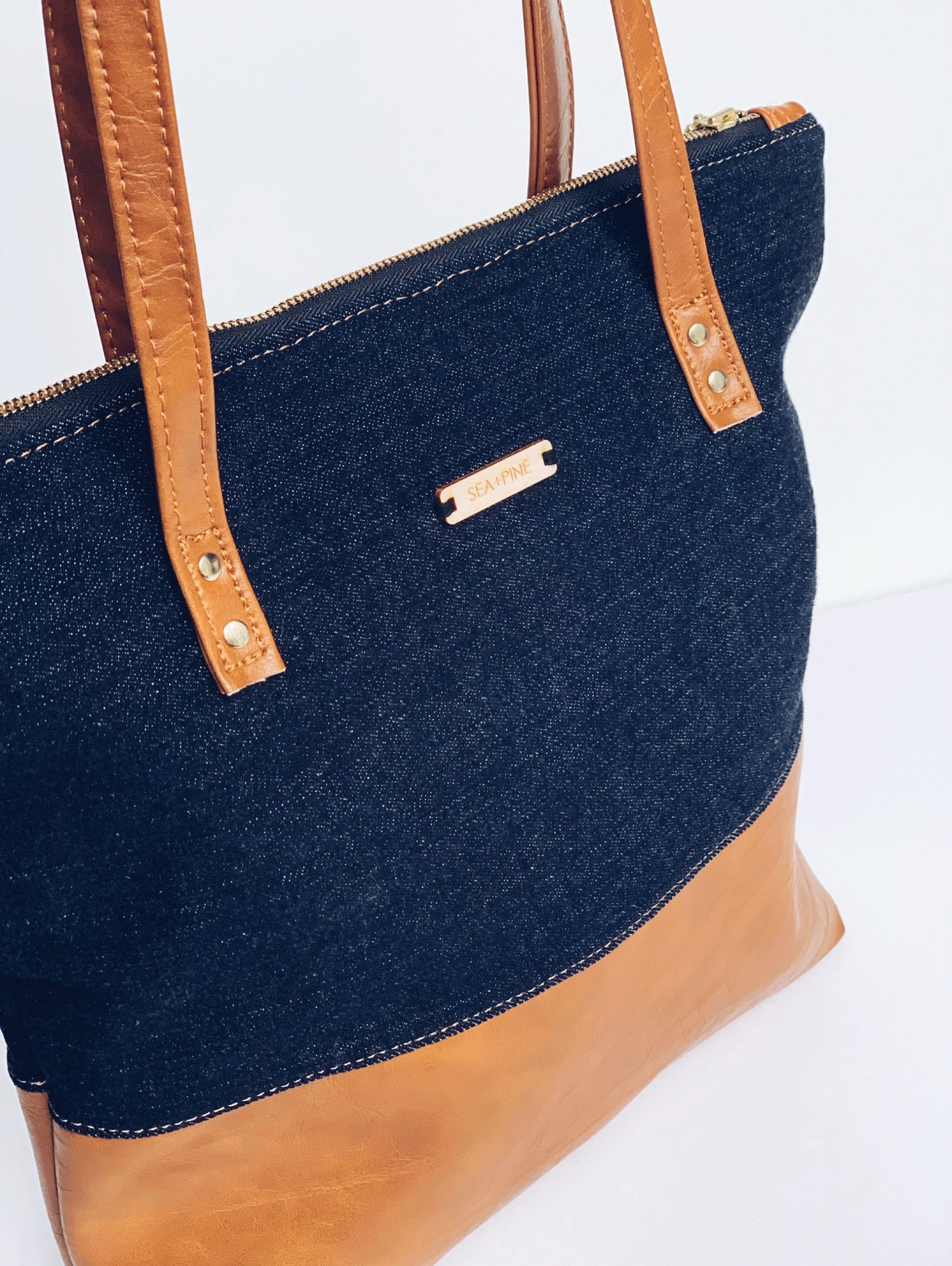 Modern Traveler Backpack | Cream   Cognac