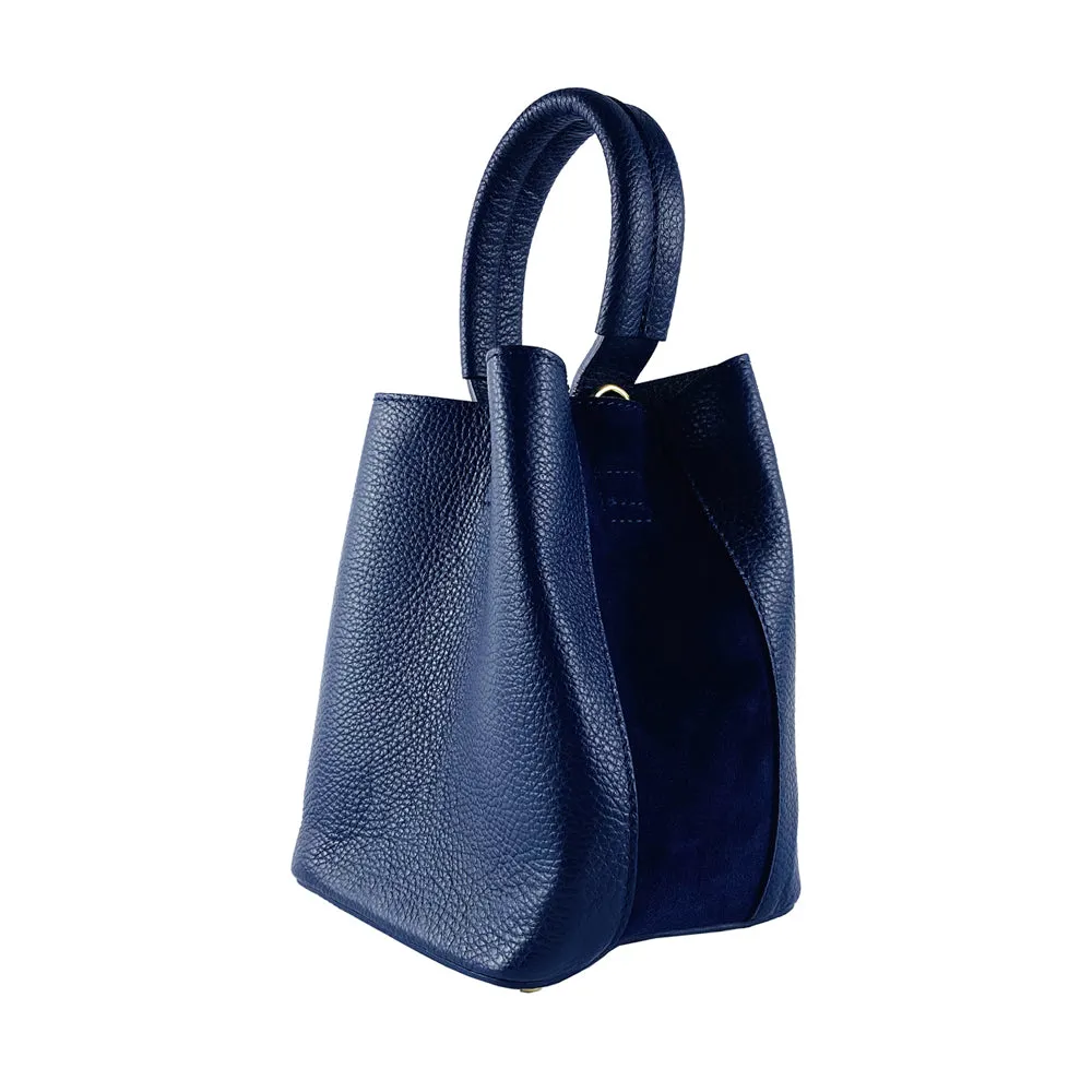 RB1006D | Bucket Bag with Clutch in Genuine Leather Made in Italy. Shoulder bag with shiny gold metal lobster clasp attachments - Blue color - Dimensions: 16 x 14 x 21 cm   Handle 13 cm