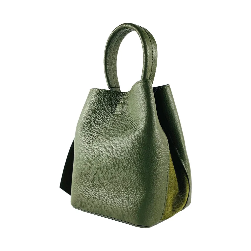 RB1006E | Bucket Bag with Clutch in Genuine Leather Made in Italy. Shoulder bag with shiny gold metal lobster clasp attachments - Green color - Dimensions: 16 x 14 x 21 cm   Handle 13 cm