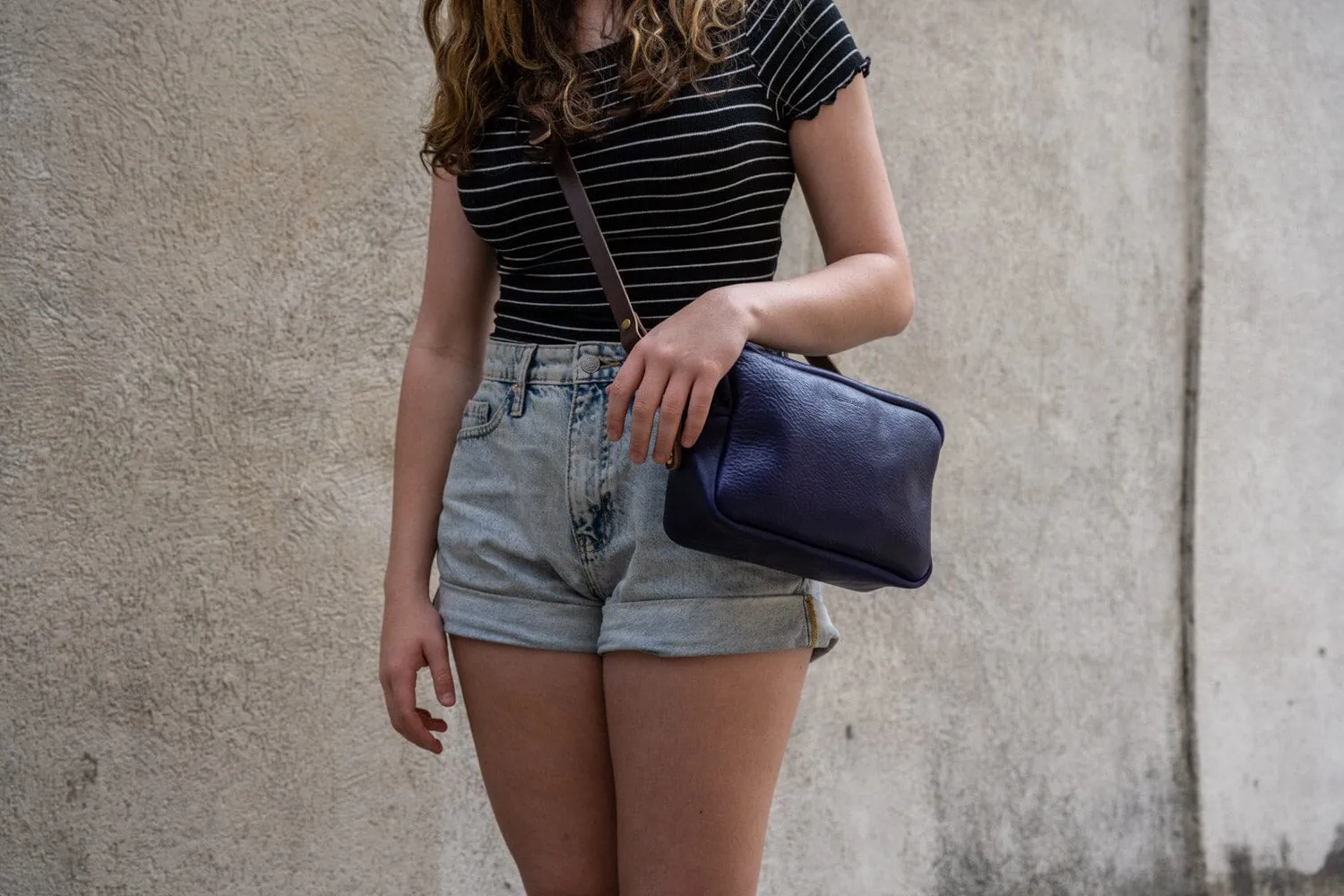 SARAH LEATHER CROSSBODY - VIOLET