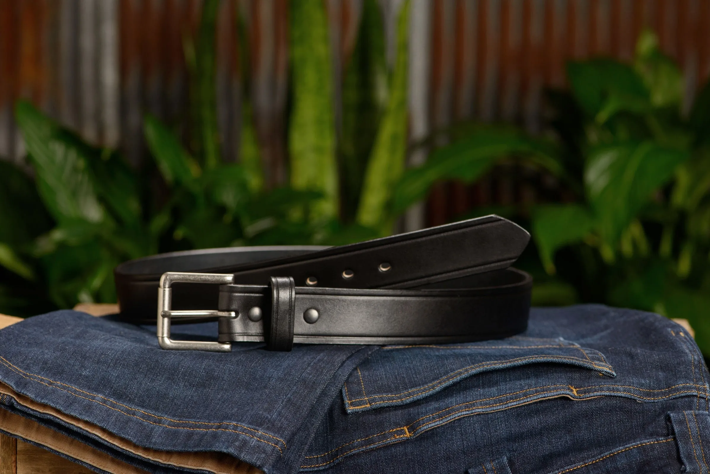 The Maverick: Men's Black Creased Accent Leather Belt 1.50"
