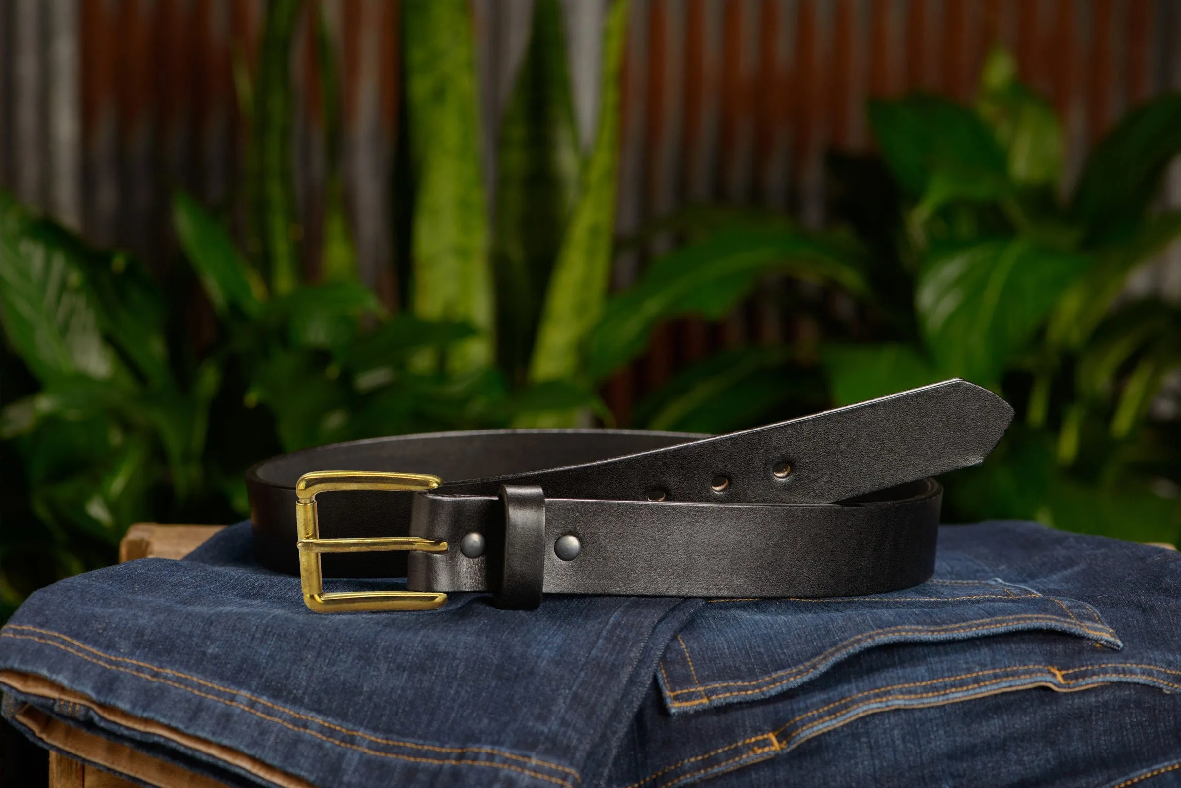 The Maverick: Men's Black Non Stitched Leather Belt With Brass 1.50"