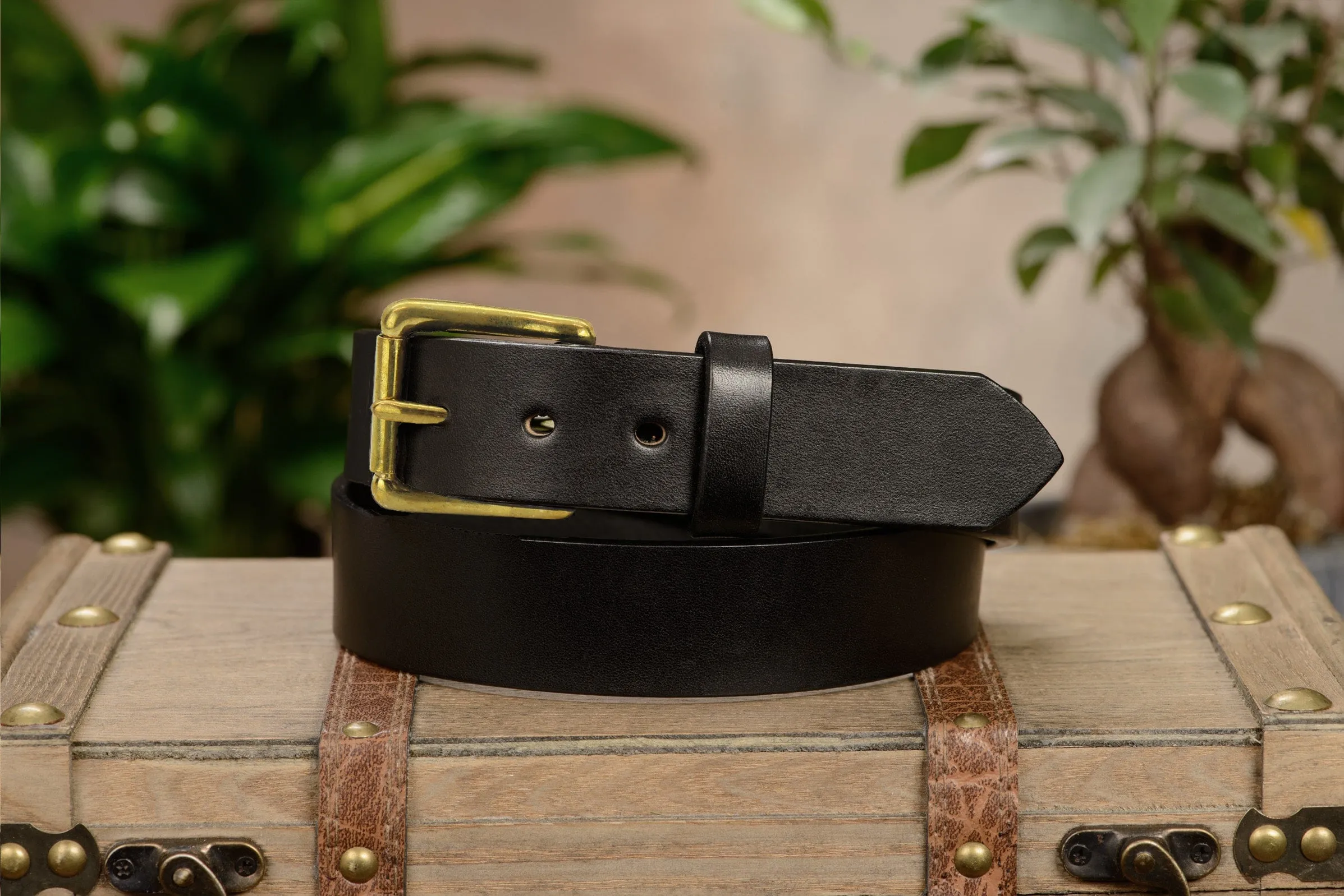 The Maverick: Men's Black Non Stitched Leather Belt With Brass 1.50"