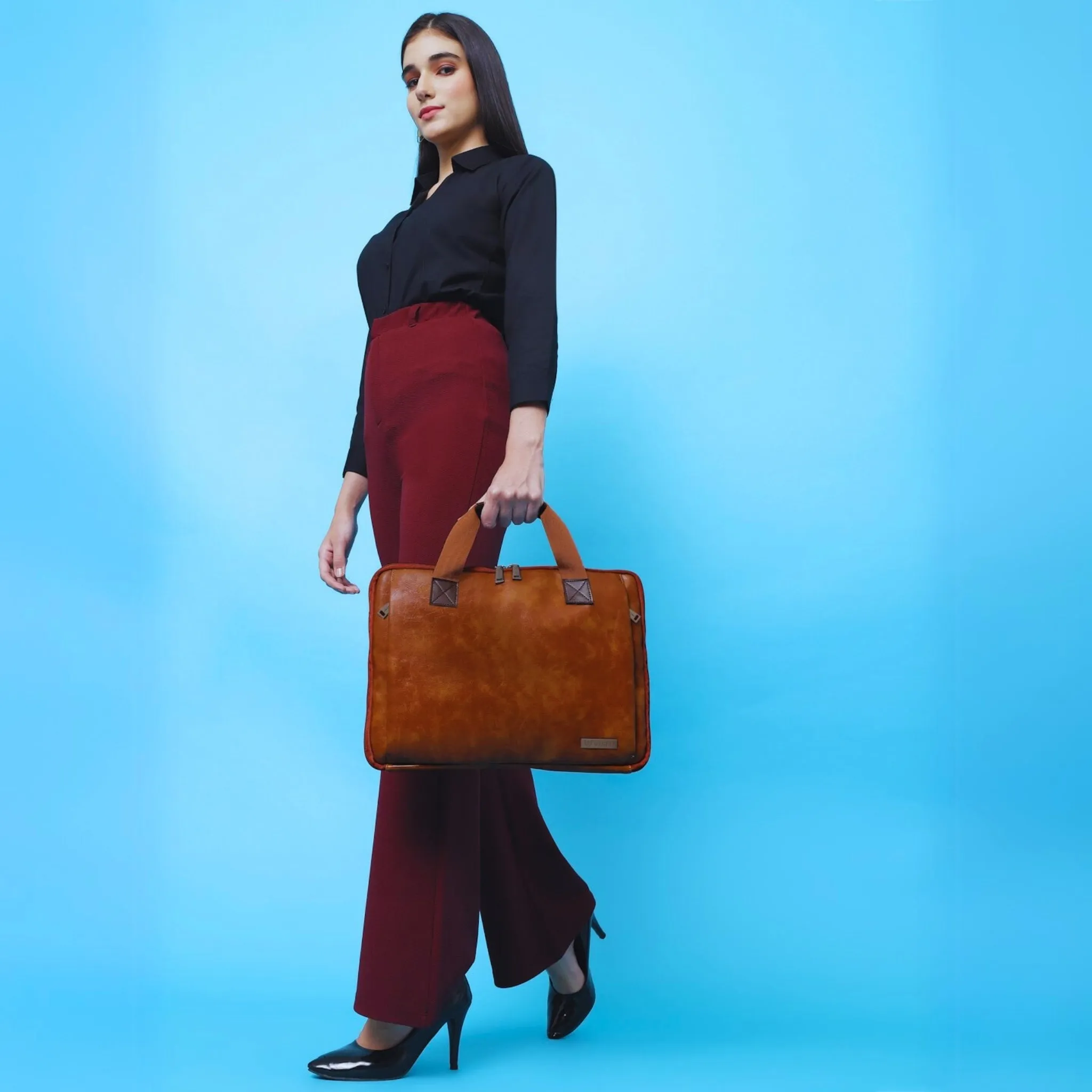 Timeless Unity Laptop Messenger Bag - Tan