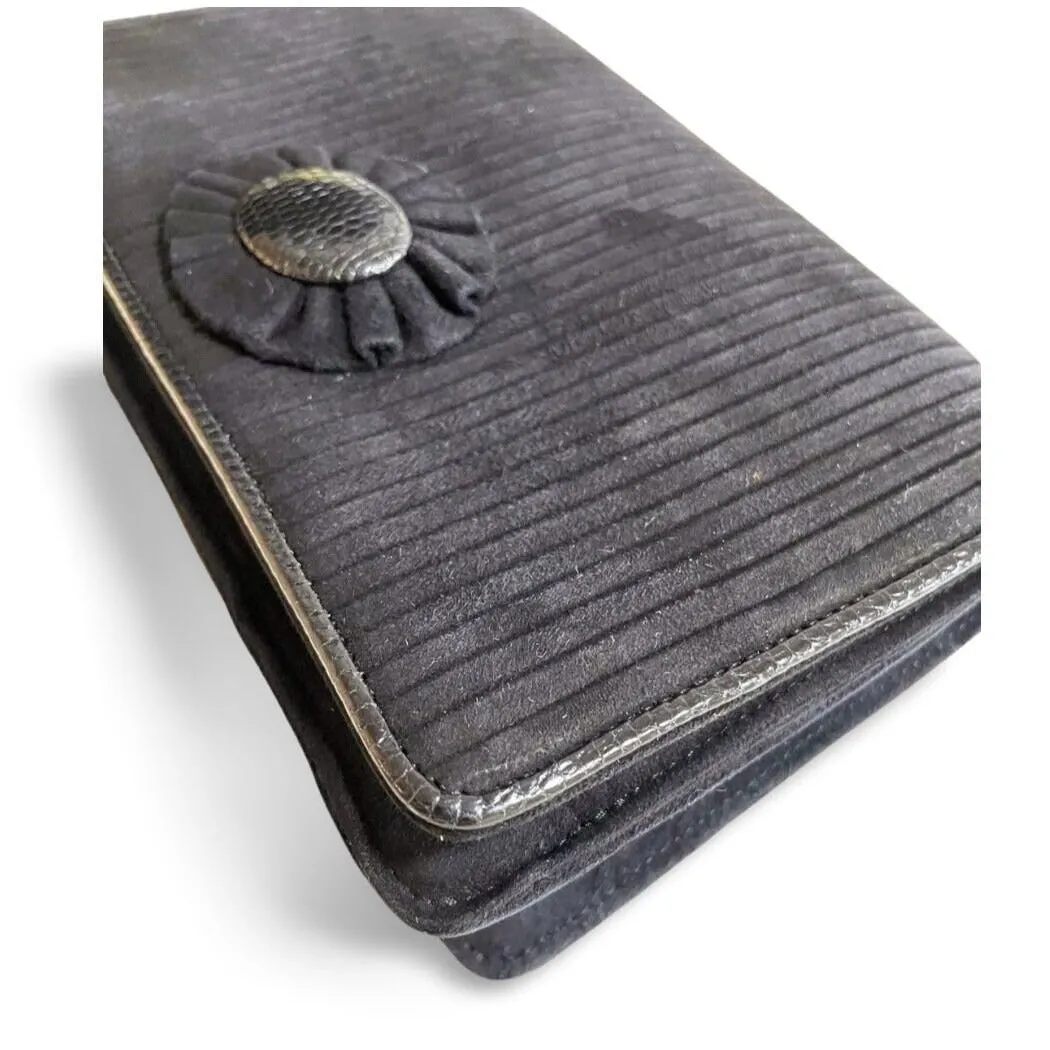 Vintage Bottega Venetia black suede clutch bag with bow motif and a built-in mirror. 051009ap2