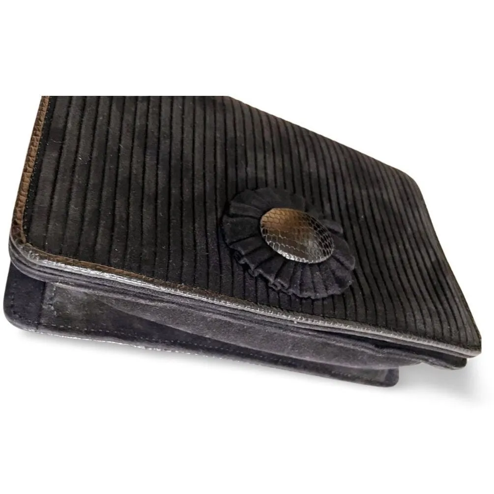 Vintage Bottega Venetia black suede clutch bag with bow motif and a built-in mirror. 051009ap2