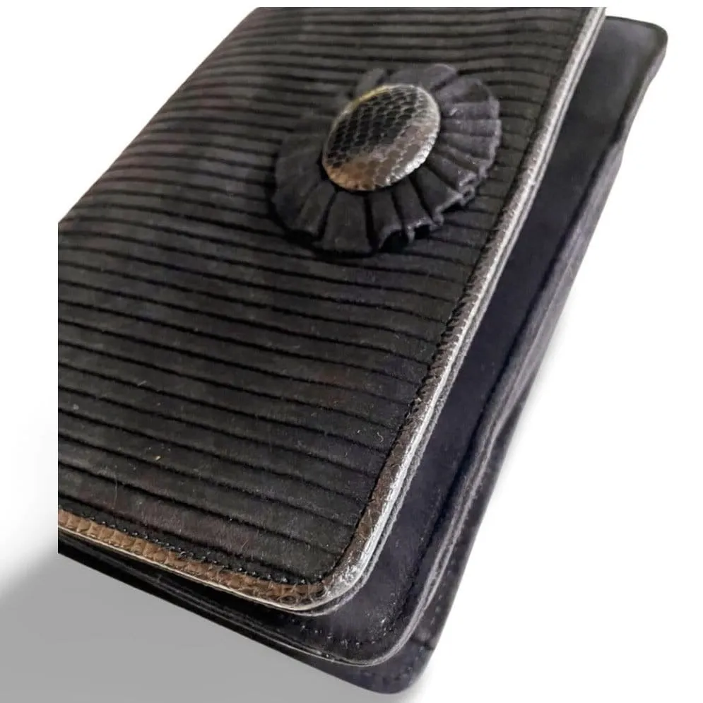 Vintage Bottega Venetia black suede clutch bag with bow motif and a built-in mirror. 051009ap2